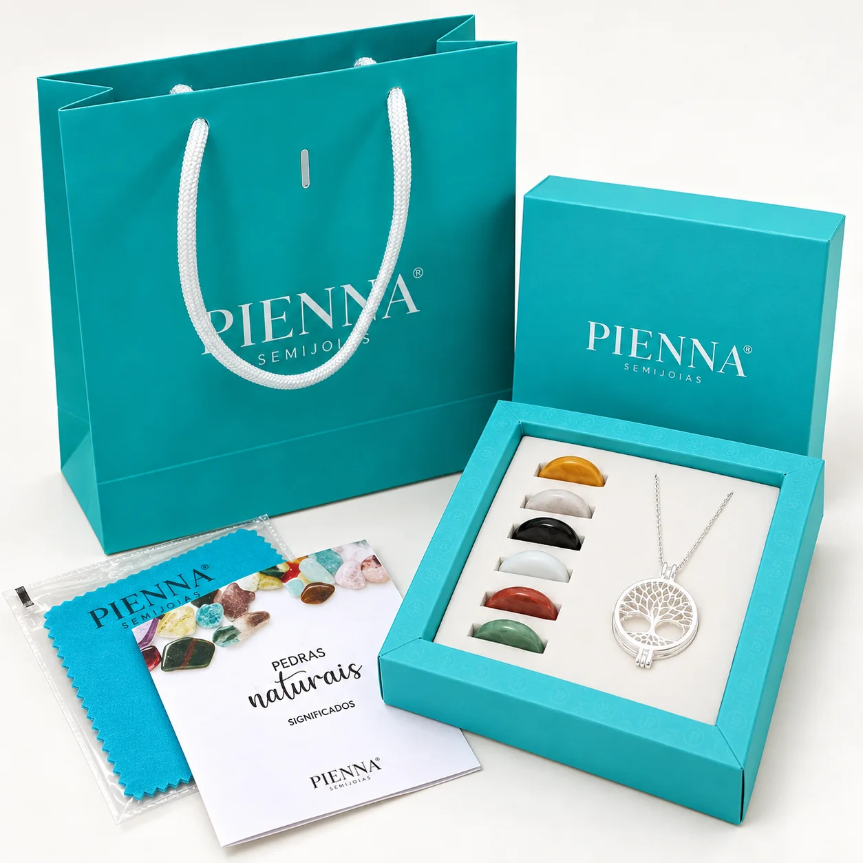 Conjunto turquesa com relicário e pedras